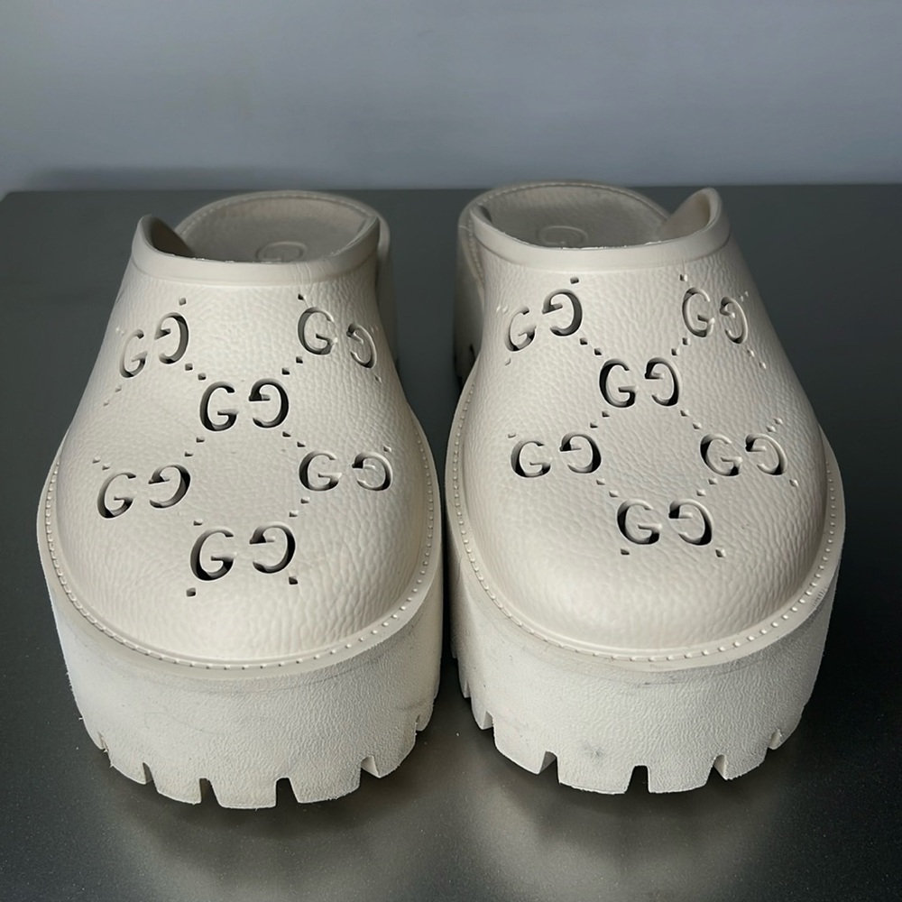Gucci Croc style slides in Beige color